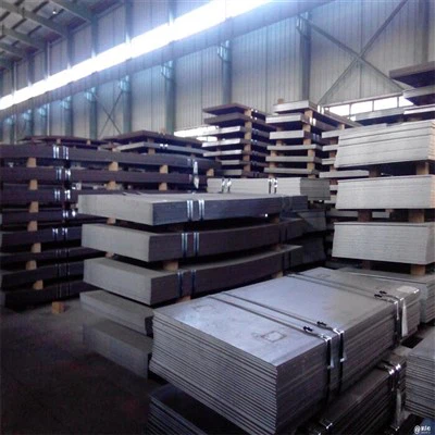 Fogueres de llenya d'acer corten d'acer corten amb xemeneia